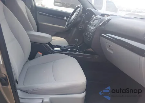 2015 Kia Sorento Lx z USA, uszkodzony, nr VIN 5XYKT3A63FG630568